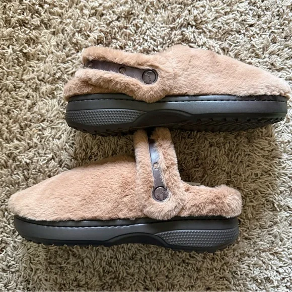 CROCS Classic Unfurgettable Fuzzy Cozy Clog Tan NEW w Tag Women’s Sz 9 Mens Sz 7 - Picture 8 of 10